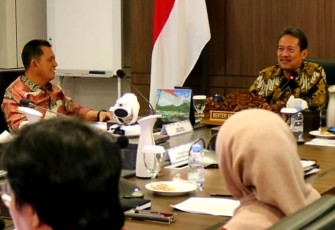 Gubernur Kepri dan Menteri KKP saat Bahas PP No 11 Tahun 2023 dan Persiapan GTRA Summit Karimun 2023