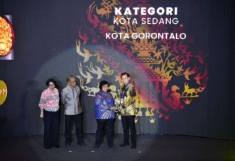 Penyerahan adipura yang dirangkaikan dalam Peringatan Hari Peduli Sampah Nasional 2023, digelar di Auditorium Manggala Wanabahakti, Jakarta, Selasa (28/3/2023).