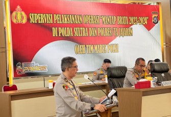 Brigjen Pol Tubagus Ade Hidayat, S.I.K sebagai Ketua Tim, tim supervisi Mabes Polri melaksanakan Supervisi Operasi Mantab Brata yang bertempat di Aula Dachara Polda Sultra, Senin 11 Desember 2023