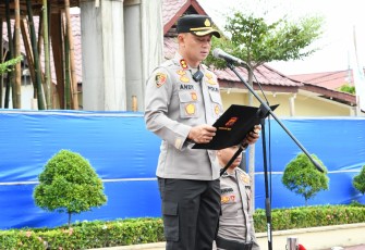  Kapolres Aceh Timur AKBP Andy Rahmansyah, S.I.K.,S.H.,M.H. memimpin serahterima jabatan (sertijab) Kasat Intelkam, Kasat Reskrim, Kapolsek Nurussalam dan Kapolsek Peureulak Barat di Lapangan Apel Sarja Arya Racana, Kamis (23/11/2023)