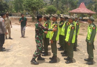 Babinsa Koramil 0801/03 Berikan Pembekalan Kepada Satlinmas