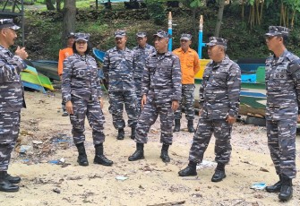 Komandan Pangkalan TNI AL (Danlanal) Malang Kolonel Laut (KH/W) Rinanda Sintasari., S. Sos., M. Tr. A. beserta rombongan Pejabat Utama Lanal Malang melaksanakan kunjungan kerja di wilayah kerja Posal Sendangbiru Kabupaten Malang, Rabu (13/12/2023)