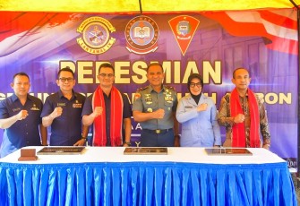 Ketua Umum Yayasan Hang Tuah Resmikan 3 RKB SD Hang Tuah Ambon