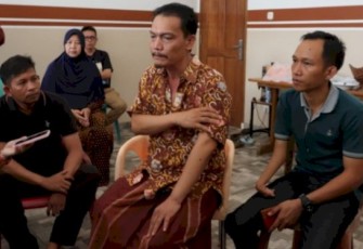 Pimpinan Kantor Berita RMOLBengkulu, Rahimandani (tengah)