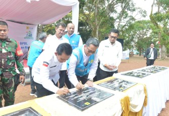 Gubernur Ansar Resmikan PLTS dan BPBL di Pulau Panjang Batam 