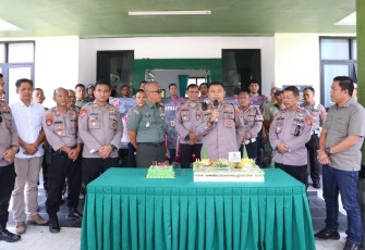 Polres Pesisir Barat saat beri Surprise di Markas Koramil Pesisir Tengah