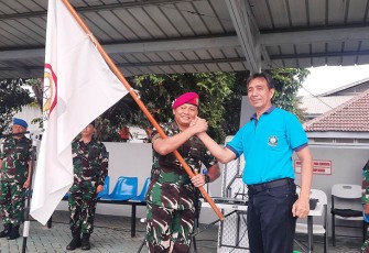 Komandan Detasemen Markas Seskoal Letkol Marinir Juli  Herman , M. Tr. Hanla., M . Juli  Herman M.Tr. Hanla. M.M  yang merangkap sebagai Komandan Pasukan Pelatih, (09/12/23) dengan didampingi oleh Kasatdik SMA Hang Tuah 1 Drs. Hamidi di Komplek Seskoal Jakarta.