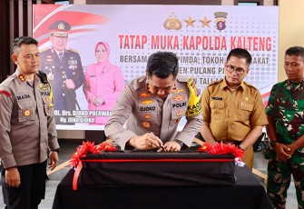 Kapolda Kalteng saat Resmikan Kantor Polsek Kahayan Hilir