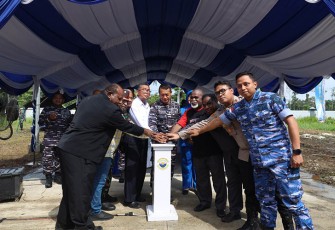 Pangkoarmada III Resmikan Navy Mart