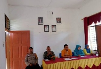 Bhabinkamtibmas Polsek Sipirok, Aiptu Indra KS, menghadiri undangan rapat persiapan bersama pihak Forkopimca, Kamis (28/7/2023)