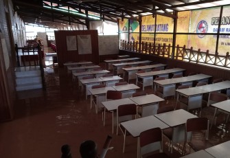 Banjir yang sempat menggenangi wilayah Kabupaten Lima Puluh Kota, Sumatra Barat sejak Senin (18/12) pukul 07.00 WIB mulai berangsur surut
