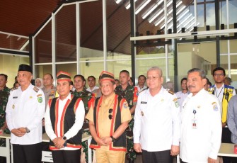 Pangdam XII/Tanjungpura, Mayjen TNI Iwan Setiawan, S.E., M.M., mendampingi kunjungan kerja Menteri Dalam Negeri Republik Indonesia, Tito Karnavian ke Pos Lintas Batas Negara (PLBN) Jagoi Babang, Bengkayang