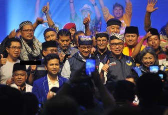 Massa Demokrat Jatim Ramaikan Kehadiran Anies di Surabaya
