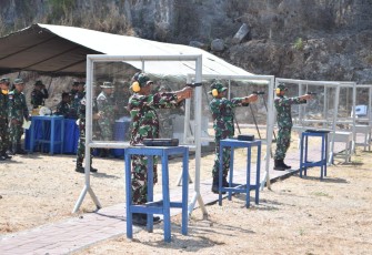 Lanudal Kupang Gelar Latihan Menembak