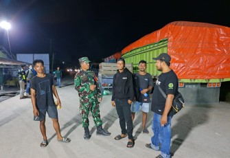 Babinsa Tanjung Redeb Pantau Pelabuhan Alternatif Singkuang-Limunjan