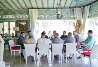 Bamsoet saat menerima Komunitas perwakilan Warga Rusia di Bali, Minggu (26/3/23).