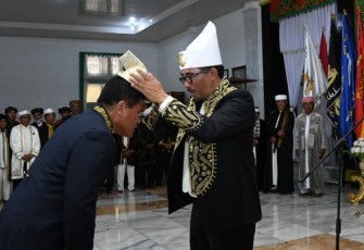 Kepala Staf Angkatan Laut Terima Gelar Kehormatan dari Dua Kesultanan di Maluku Utara