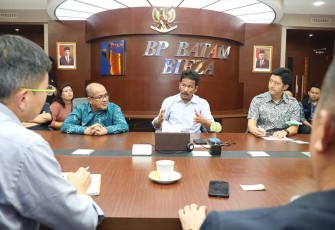 Chief Executive Officer (CEO) Xinyi Glass Holdings Limited, Tung Ching Sai di Marketing Center, BP Batam pada Minggu, (16/4/2023).