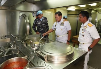 Panglima TNI Cek Dapur Kapal Perang yang Tergabung Satgas MTF di Beirut