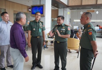 Danrem 071/Wijayakusuma Kolonel Czi Mohammad Andhy Kusuma, S.Sos., M.M., M.Han., lakukan audensi dengan RS JIH, Purwokerto, Selasa (19/12/2023) di RS. JIH Purwokerto, Banyumas