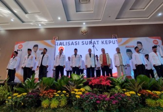180 BCAD DPR RI dan DPRD Jatim saat Dapat SK dari Presiden PKS