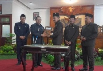 Rapat Paripurna DPRD Tulungagung Setujui Penetapan Tiga Ranperda Menjadi Perda