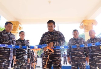 Komandan Lantamal VI (Danlantamal VI) Laksamana Pertama TNI Ivan Gatot  Prijanto, S.E., M.Tr.Opsla., MEresmikan Masjid Jami’atul Bahari Mako Lantamal VI Makassar Rabu (13/12/2023)