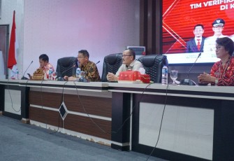 Wakil walikota Bitung (kedua dari kiri)