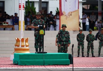 Wali Kota Bitung Maurits Mantiri saat membacakan amanatnya