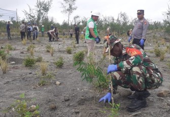 Danramil 1710-03/Kuala Kencana Hadiri Kegiatan Penanaman Pohon
