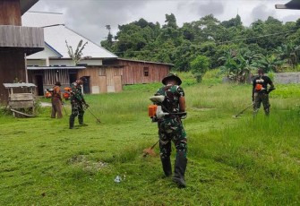 Karya Bakti Terus Digalakan Satgas Yonif 310/KK Untuk Menyambut Natal