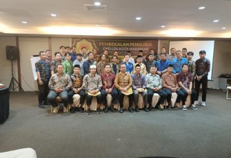 Pengurus DPD LDII Kota Makassar masa bakti 2023-2028 mengikuti pembekalan di Hotel All Nite and Day, Jalan Lanto Daeng Pasewang, Kota Makassar, Sulawesi Selatan, Sabtu (25/2/2023). Disaat pembekalan, dilaksanakan pembacaan dan pembagian surat keputusan (SK) pengurus LDII Kota Makassar masa bakti 2023-2028.