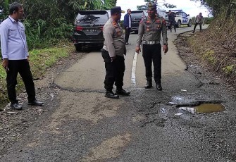 Polres Pagar Alam saat Cek Jalan Objek Wisata Gunung Dempo
