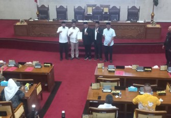 Rapat paripurna yang dipimpin oleh Ketua DPRD Kota Batam Nuryanto didampingi Wakil Ketua I DPRD Kota Batam Muhamad Kamaluddin dan Wakil Ketua II DPRD Kota Batam, Muhammad Yunus Muda, S.E pada Rabu (8/11/2023) di ruang sidang utama DPRD Kota Batam.