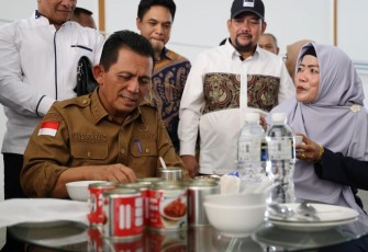 Gubernur Ansar saat Tinjau Langsung Pusat Sterilisasi Produk Makanan di Batam Center