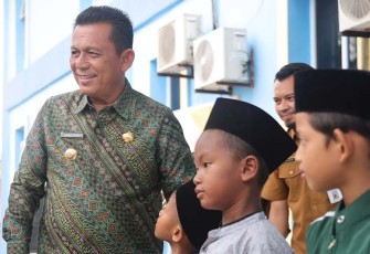 Gubernur Kepulauan Riau Ansar Ahmad membuka langsung kegiatan yang mengangkat tema “Hari Kesetiakawanan Sosial Nasional Merupakan Upaya untuk Mengenang, Menghayati dan Meneladani Semangat Persatuan, Kesatuan, Kegotong Royongan dan Kekeluargaan".