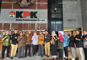 Foto bersama Inspektorat Daerah se-Provinsi Kepri saat Hadiri Rapat Pemantauan MCP KPK