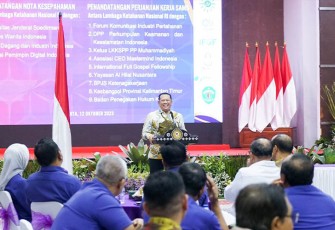 Bamsoet saat memberikan sambutan penandatangan Perjanjian Kerjasama antara Badan Hubungan Penegakan Hukum, Pertahanan dan Keamanan KADIN Indonesia dengan Deputi Pemantapan Nilai-Nilai Kebangsaan Lemhannas Mayjen TNI Agus Arif Fadila, disaksikan Gubernur Lemhannas RI Andi Widjajanto dan Plh Ketua Umum KADIN Indonesia Yukki Nugrahawan, di Gedung Lemhannas RI, Jakarta, Kamis (12/10/23).