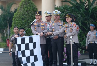 Wakapolda Banten saat Pimpin Pelepasan Penyaluran Bantuan Air Bersih Dalam Rangka HUT Polantas ke-68 