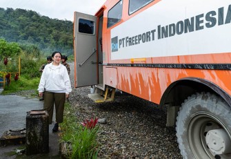 Ketua DPR RI Puan Maharani saat meninjau Freeport, Minggu (10/12/2023).