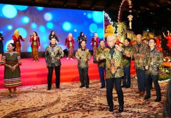Musik Gamelan Bali mengiringi para petinggi militer ASEAN beserta istri dan delegasi, di ruangan Candi Ballroom, Apurva Kempinski Hotel, tempat dilangsungkannya jamuan makan malam, Rabu (7/6/2023).
