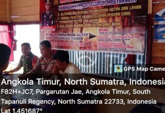 Bhabinkamtibmas Polsek Sipirok, Aiptu Anwar S Harahap, saat himbau warga untuk sama-sama cegah terjadinya kebakaran hutan dan lahan (Karhutla), Kamis (6/4/2023) pagi.