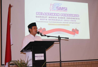 Wakil Walikota (Wawali) Dedy Wahyudi, S.E., M.M., saat memberikan kata sambutan pada acara pelantikan pengurus SMSI Kota Bengkulu, Jumat (22/09/2023) siang di Hotel Mercure Bengkulu.