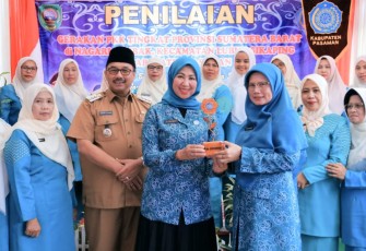 Penyambutan Tim Penilai lomba gerak PKK Tingkat Sumatera Barat, Senin (29/5)