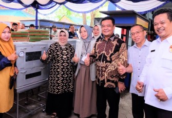 Walikota Tanjung Pinang  Hj .Rahma.S.IP.MM saat meninjau lokasi 