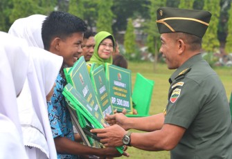 Penyerahan Hadiah Lomba Karya Tulis Artikel Popular Dalam Rangka Hari Bela Negara ke-75
