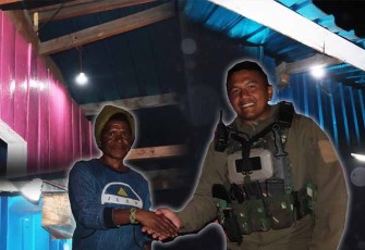 Satgas YPR 330 Hadirkan Pelita Dirumah Warga Papua