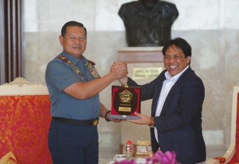 Panglima TNI Laksamana TNI Yudo Margono, S.E., M.M. saat menerima kunjungan Direktur Pemberitaaan Metro TV dan jajarannya di Mabes TNI, Cilangkap, Jakarta Timur, Kamis (21/9/2023).