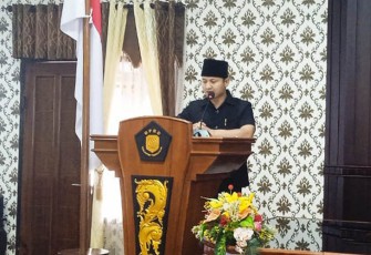 Bupati Trenggalek, Mochamad Nur Arifin, saat menyampaikan Rancangan Kebijakan Anggaran Pendapatan dan Belanja Daerah (KUA) serta Prioritas Plafon Anggaran Sementara (PPAS) Tahun Anggaran 2024, dalam rapat paripurna DPRD Kabupaten Trenggalek, di Gedung Graha Paripurna, DPRD Trenggalek, Senin (24/7/2023).