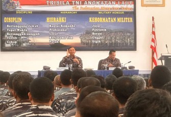 Danlantamal V saat tatap muka Bersama Prajurit dan PNS Lanal Semarang
